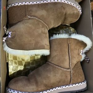 Uggs with mini bailey bow